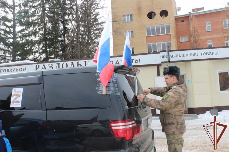 Военнослужащие Росгвардии приняли участие в автопробеге в поддержку акции «Своих не бросаем» в Зеленогорске