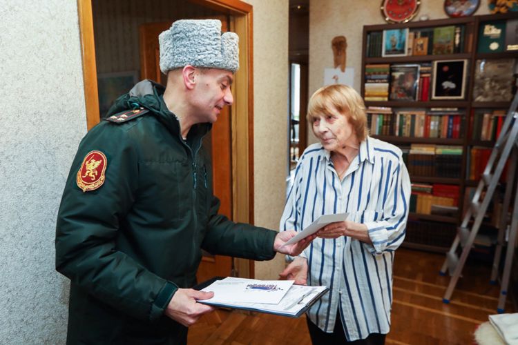 Росгвардия поздравила женщин - ветеранов Великой Отечественной войны с Международным женским днем