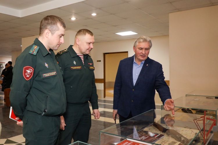 Звезды российской эстрады навестили пациентов Главного военного клинического госпиталя Росгвардии