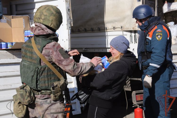Росгвардия доставила более 80 тонн гуманитарной помощи жителям Харьковской области (видео)