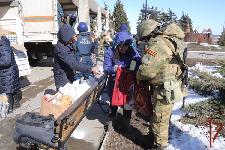 Росгвардия доставила более 80 тонн гуманитарной помощи жителям Харьковской области (видео)