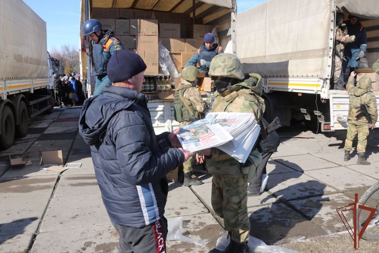 Росгвардия доставила более 80 тонн гуманитарной помощи жителям Харьковской области (видео)