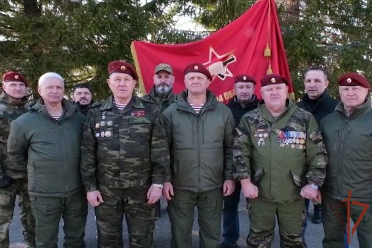 Ветераны-краповики поддержали росгвардейцев-участников специальной военной операции на Украине