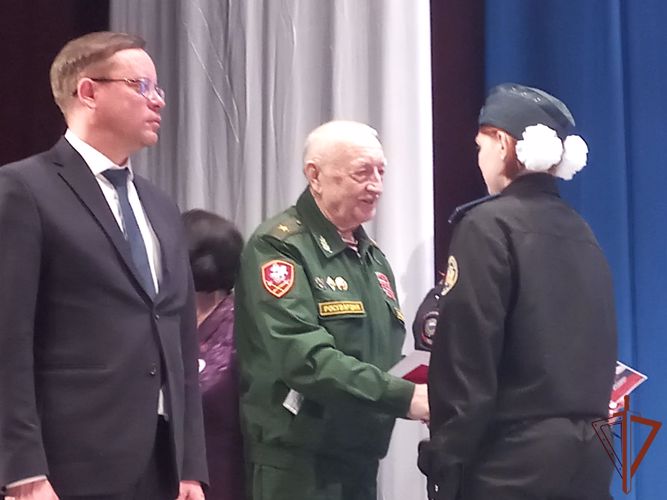 Председатель совета ветеранов Уральского округа Росгвардии принял участие в церемонии посвящении в кадеты