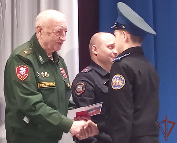 Председатель совета ветеранов Уральского округа Росгвардии принял участие в церемонии посвящении в кадеты