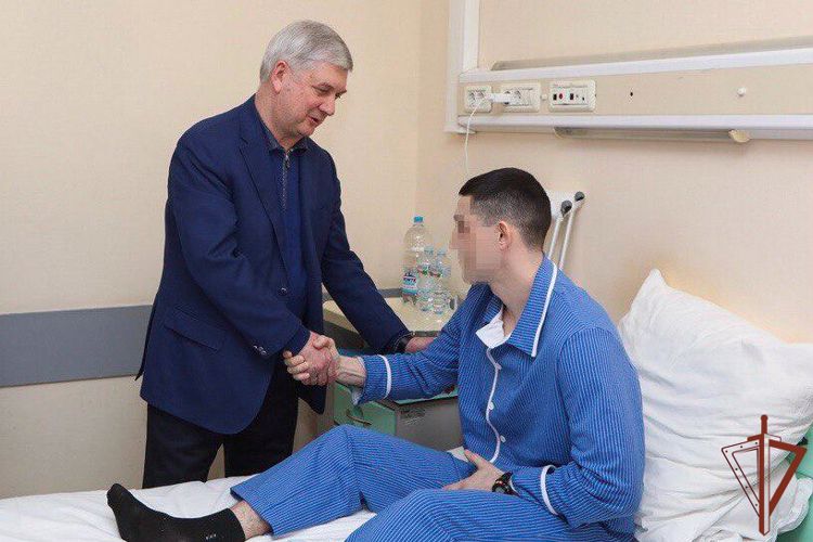 Командующий Центральным округом и губернатор Воронежской области навестили находящихся на излечении росгвардейцев