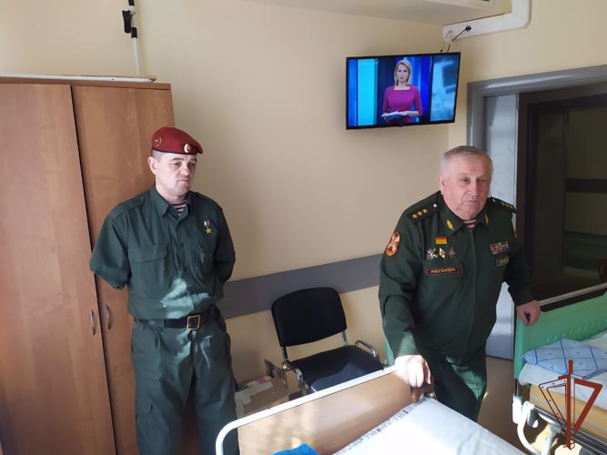Ветераны войск правопорядка навестили пациентов Главного военного клинического госпиталя Росгвардии