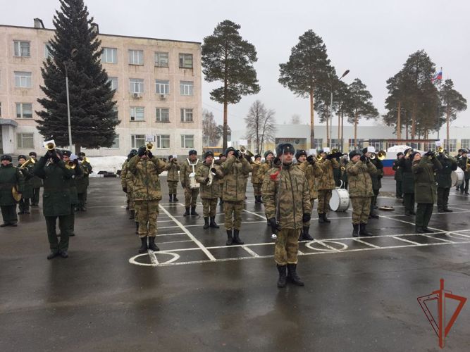 Сводный оркестр Уральского округа Росгвардии приступил к репетициям Парада Победы в Екатеринбурге