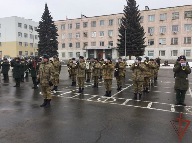 Сводный оркестр Уральского округа Росгвардии приступил к репетициям Парада Победы в Екатеринбурге