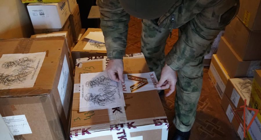 Участвующим в специальной военной операции росгвардейцам доставили подарки с Брянщины