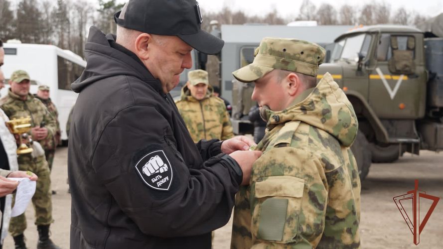 Участвующим в специальной военной операции росгвардейцам доставили подарки с Брянщины