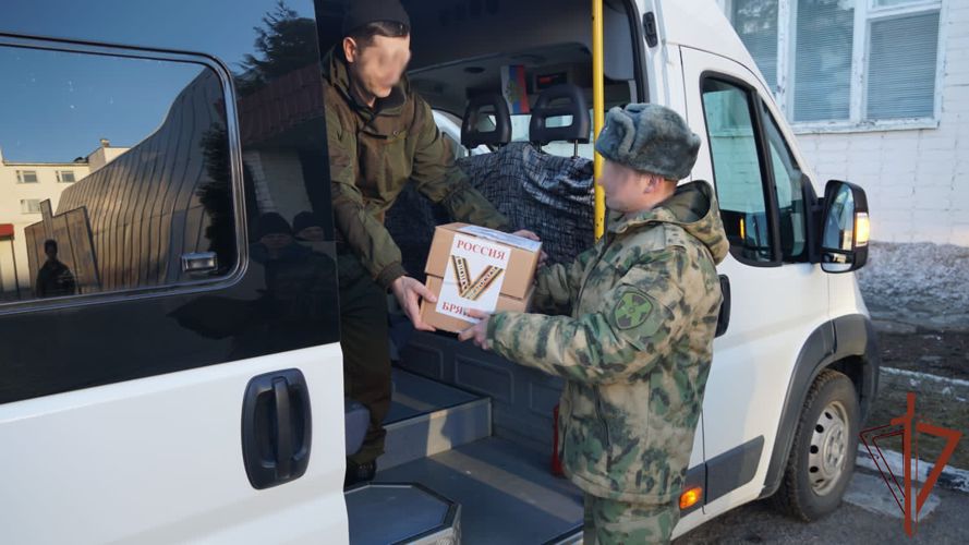 Участвующим в специальной военной операции росгвардейцам доставили подарки с Брянщины