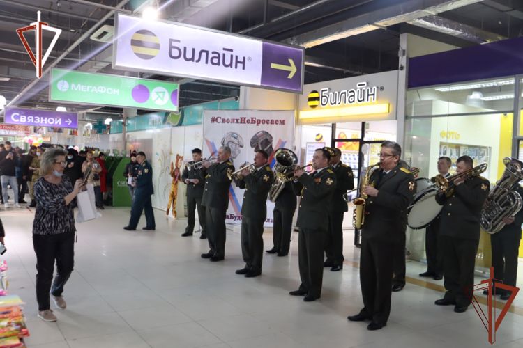 Хабаровские росгвардейцы присоединились к акции «Своих не бросаем»
