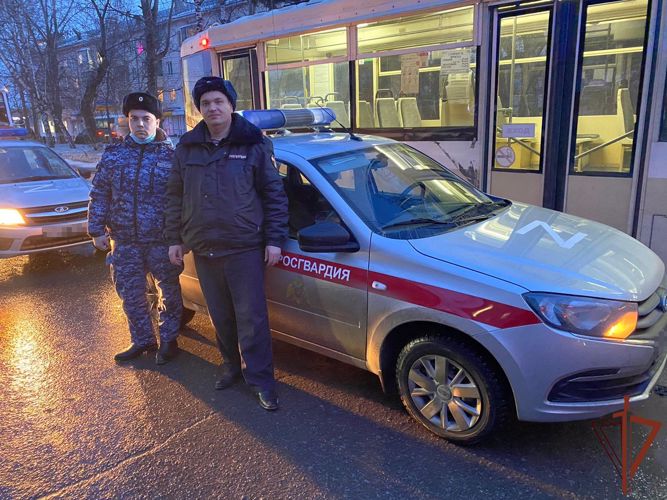 Росгвардейцы задержали подозреваемых в угоне автомобиля в Томске