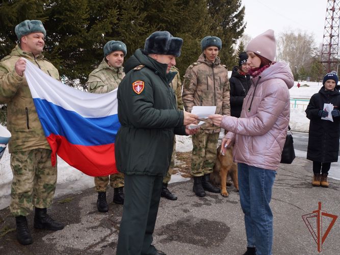 Школьники и студенты Томской области написали письма солдатам (видео)