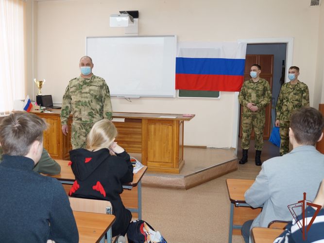 В Томской области стартовали тематические занятия с учащимися ко Дню соединений и воинских частей по охране ВГО и СГ