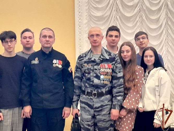 Ветераны Росгвардии  провели встречу с подростками в рамках патриотической акции «Полки Победы» в Челябинской области