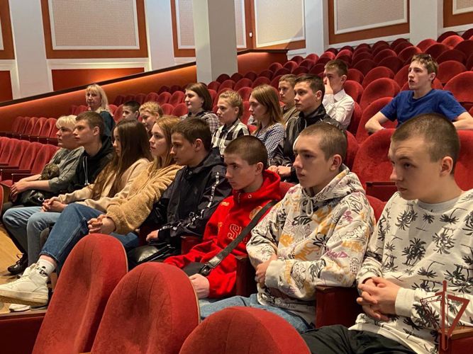 Воспитанники детских домов побывали в гостях у бойцов новосибирского отряда спецназа Росгвардии