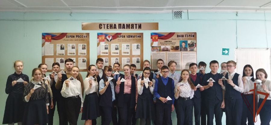 Росгвардейцы поблагодарили детей из Удмуртии за письма и рисунки
