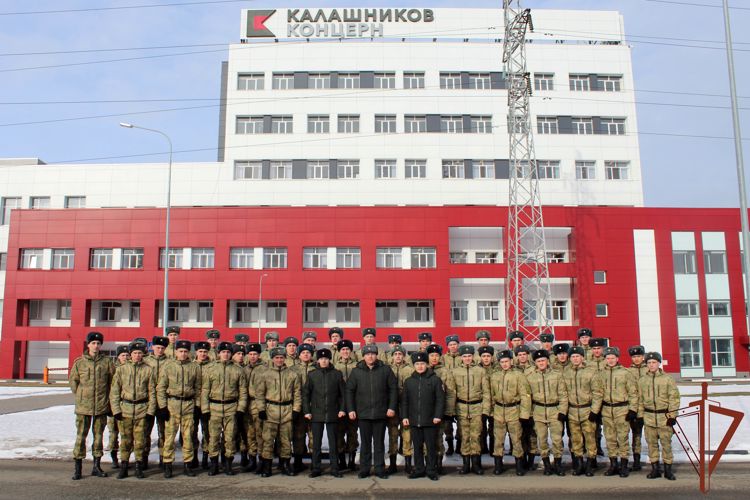 У курсантов Росгвардии началась стажировка на предприятии концерна «Калашников»