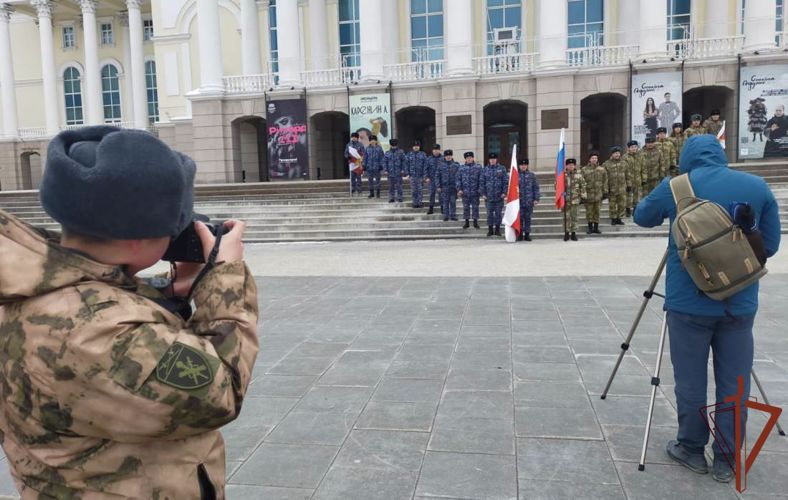 Росгвардейцы  в Тюмени присоединились к всероссийской акции «Своих не бросаем» (видео)
