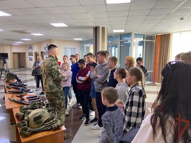 Воспитанники детских домов побывали в гостях у бойцов новосибирского отряда спецназа Росгвардии