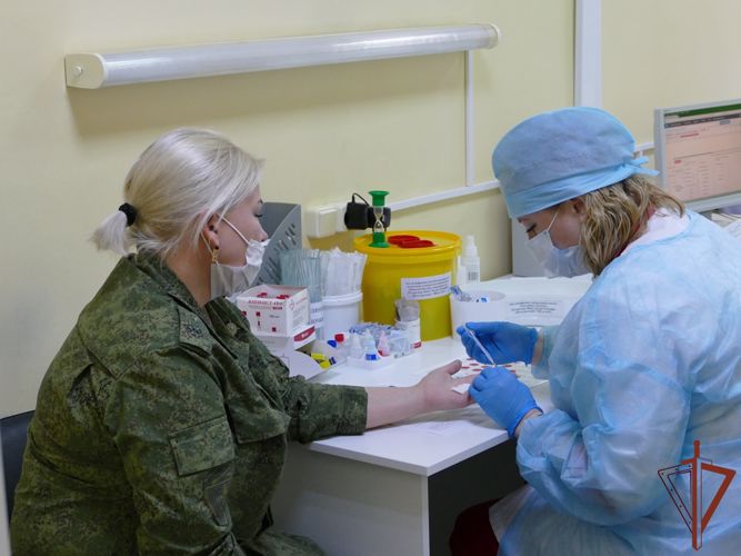 Представители Росгвардии пополнили банк крови в Томске (видео)