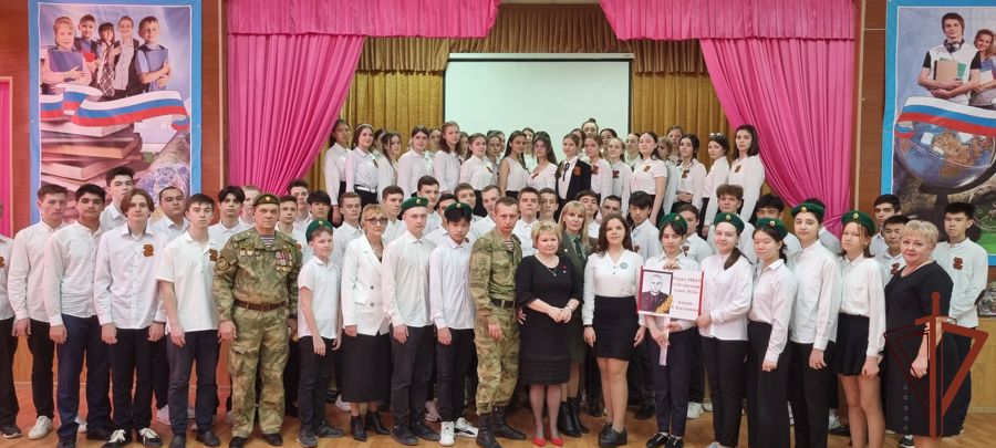 Астраханские школьники присоединились к акции «Своих не бросаем»