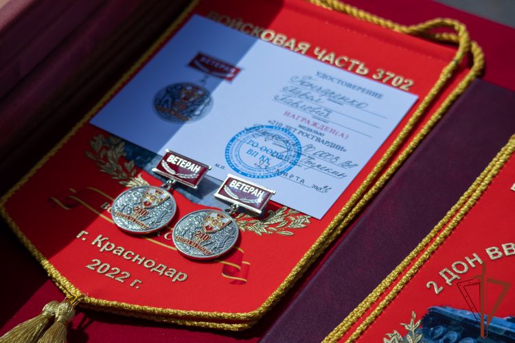 В Краснодаре замначальника регионального управления Росгвардии поздравил ветеранов