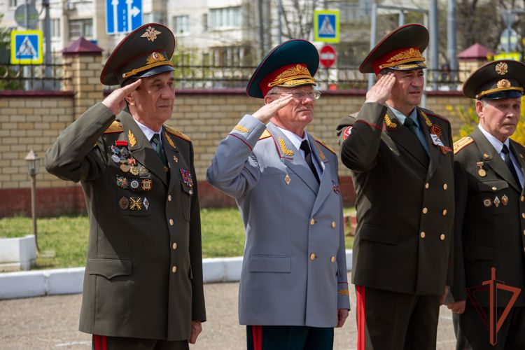 В Краснодаре замначальника регионального управления Росгвардии поздравил ветеранов 