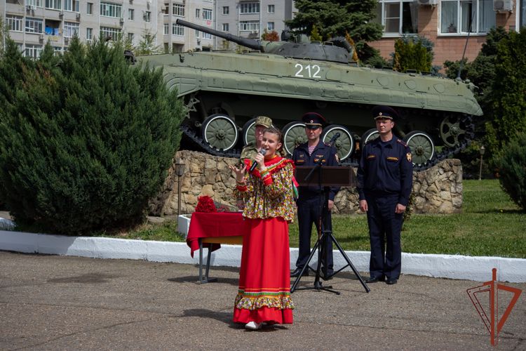 В Краснодаре замначальника регионального управления Росгвардии поздравил ветеранов 