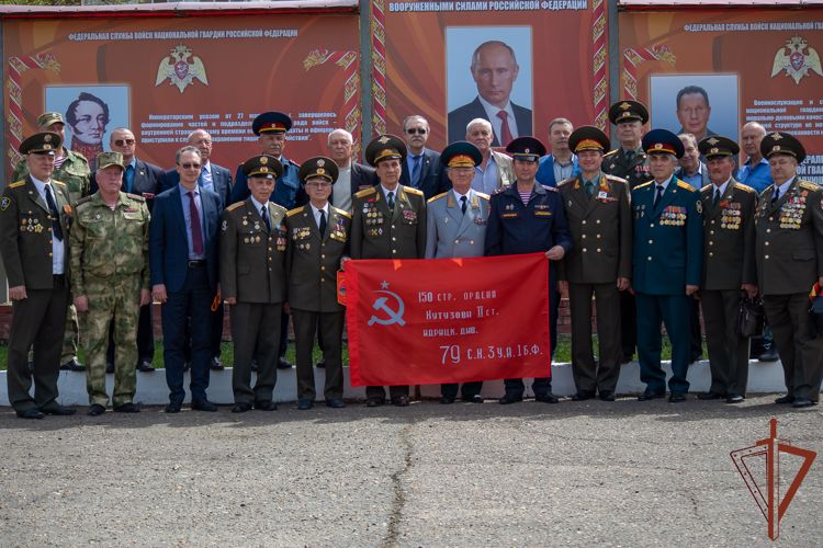 В Краснодаре замначальника регионального управления Росгвардии поздравил ветеранов 