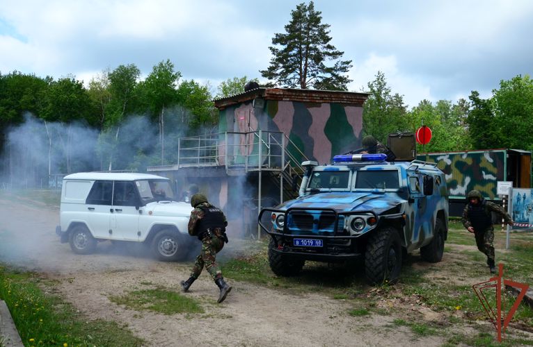 Командующий Центрального округа Росгвардии поздравил владимирских, костромских и тамбовских сотрудников ОМОН 