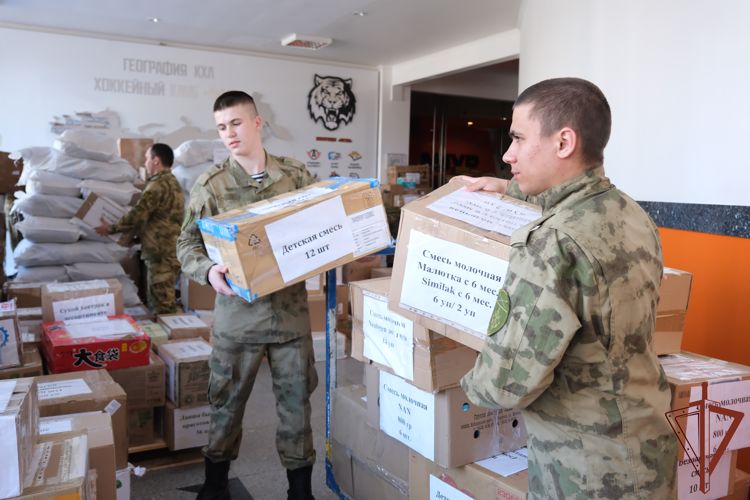 Военнослужащие Росгвардии приняли участие в благотворительной акции «Своих не бросаем» 