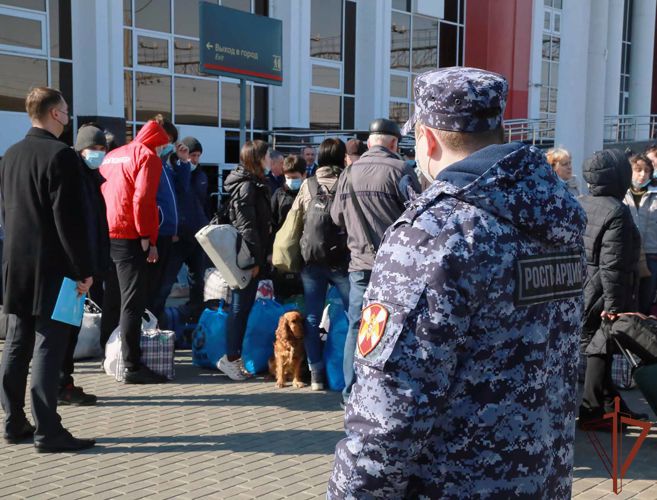 При участии Росгвардии обеспечена охрана общественного порядка во время встречи беженцев из ДНР и ЛНР в Мордовии