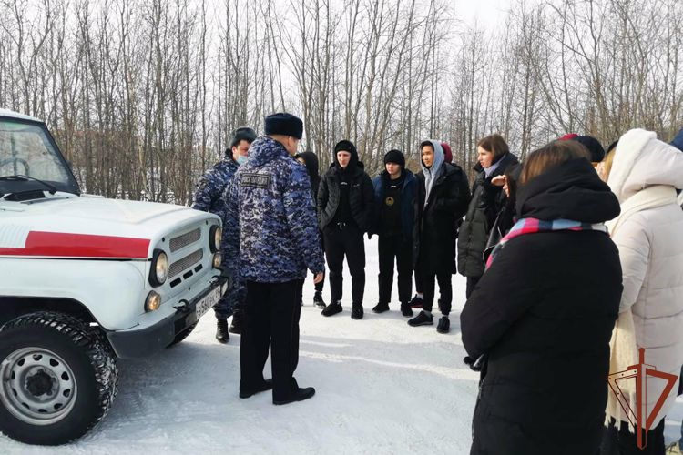 Росгвардия провела на Урале встречи с подшефной молодежью