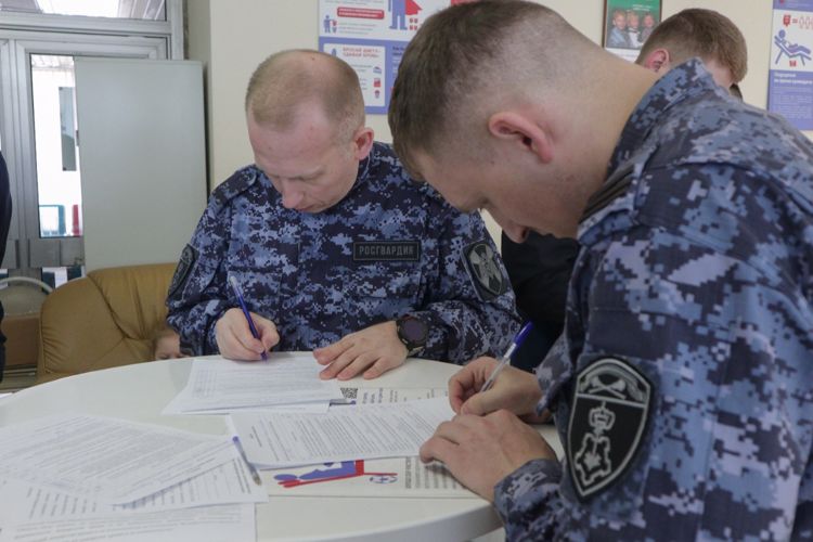 В Национальный день донора росгвардейцы со всей страны приняли участие в акциях по сдаче крови