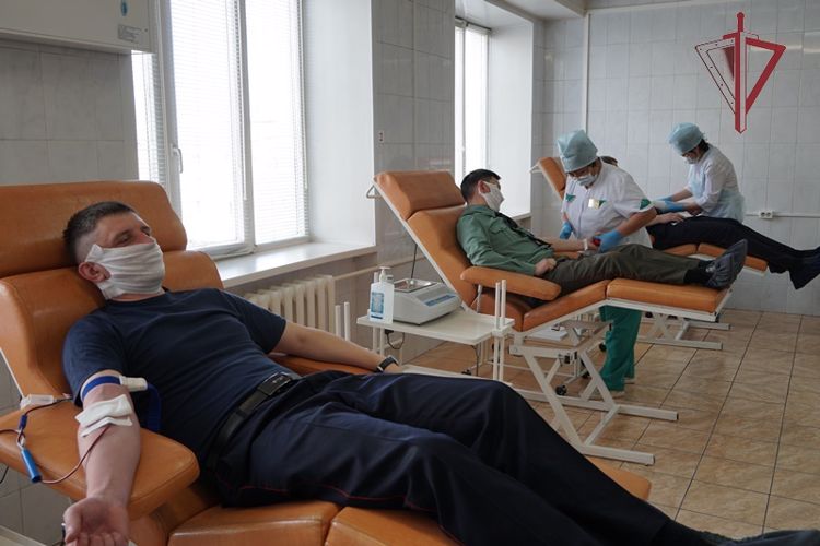 Росгвардейцы в Бурятии сдали донорскую кровь