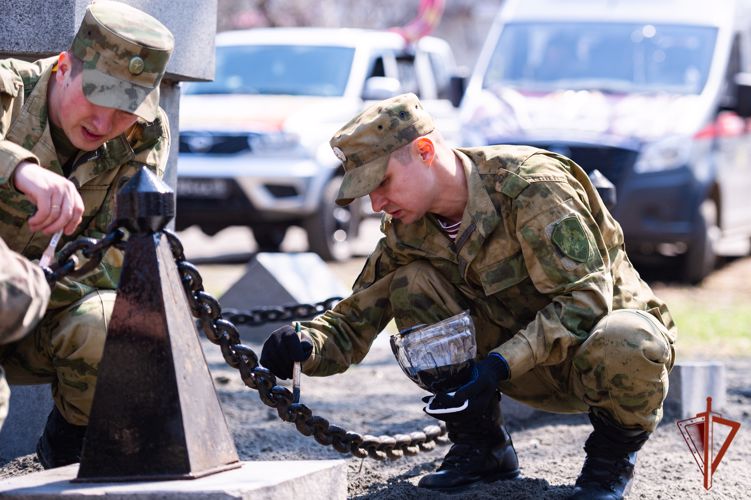  Росгвардейцы в Хабаровске присоединились ко всероссийской акции «Вахта памяти. Сыны Великой Победы»