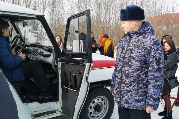 Росгвардия провела на Урале встречи с подшефной молодежью