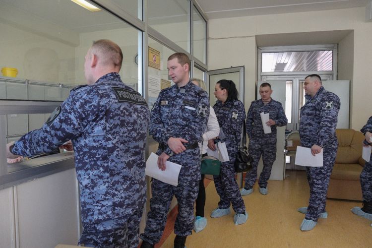 В Национальный день донора росгвардейцы со всей страны приняли участие в акциях по сдаче крови