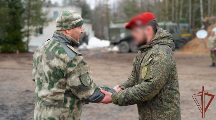 Командующий Центральным округом Росгвардии вручил награды участникам специальной военной операции