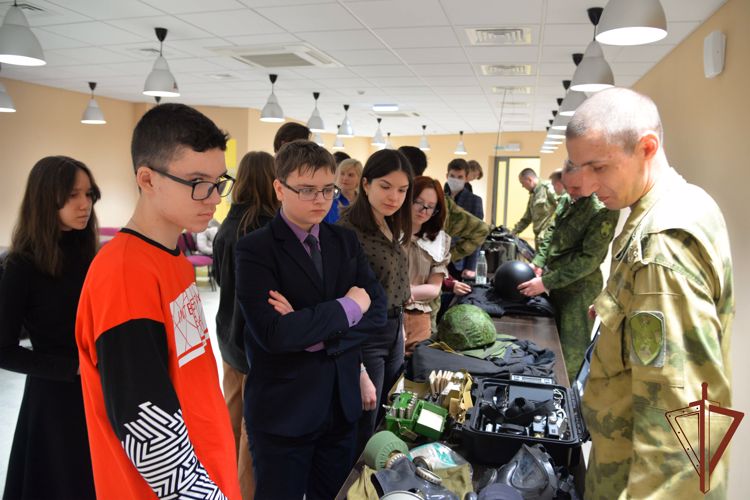 Росгвардия проводит патриотические мероприятия и акции для школьников и студентов Ямала