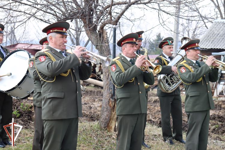 Росгвардейцы в Хабаровске присоединились ко всероссийской акции «Вахта памяти. Сыны Великой Победы»