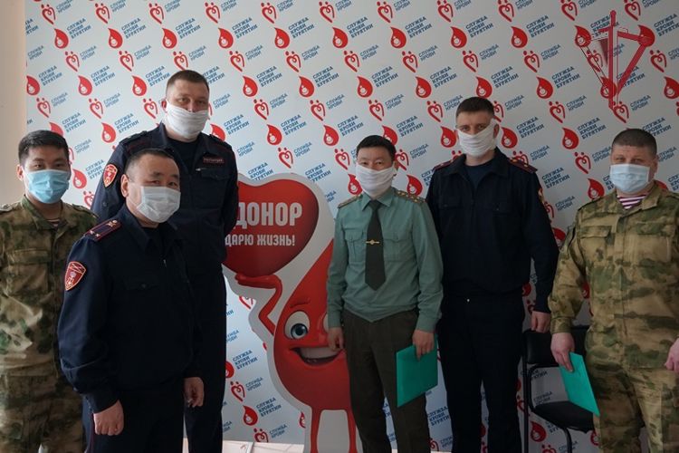 Росгвардейцы в Бурятии сдали донорскую кровь