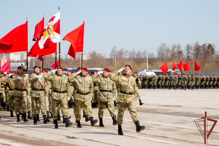Военнослужащие Росгвардии приняли участие в тренировках перед парадом Победы 