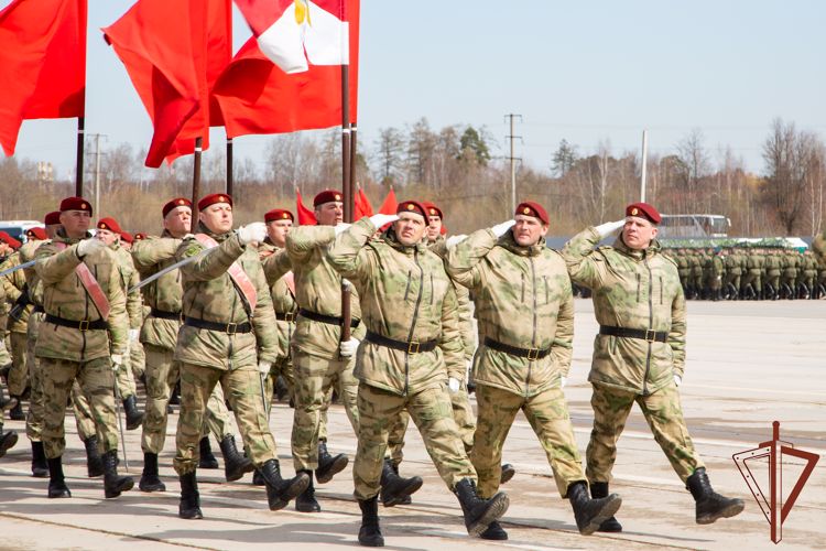 Военнослужащие Росгвардии приняли участие в тренировках перед парадом Победы 