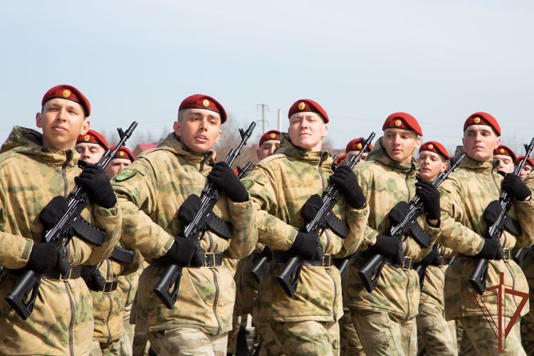 Военнослужащие Росгвардии приняли участие в тренировках перед парадом Победы 