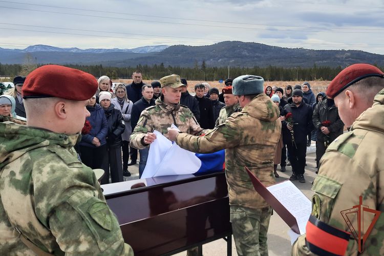 Семье погибшего Героя России лейтенанта Максима Концова будет вручен краповый берет  