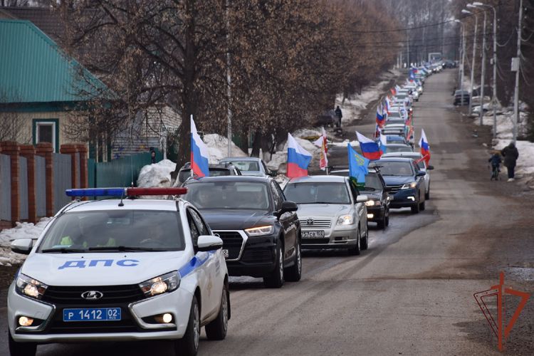 Росгвардейцы и кадеты ведомства участвуют в акциях в поддержку защитников Отечества в Приволжье 